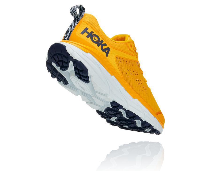 Tenis Hoka One One Trail Hombre Amarillos - Challenger Atr 6 - TYKB32019